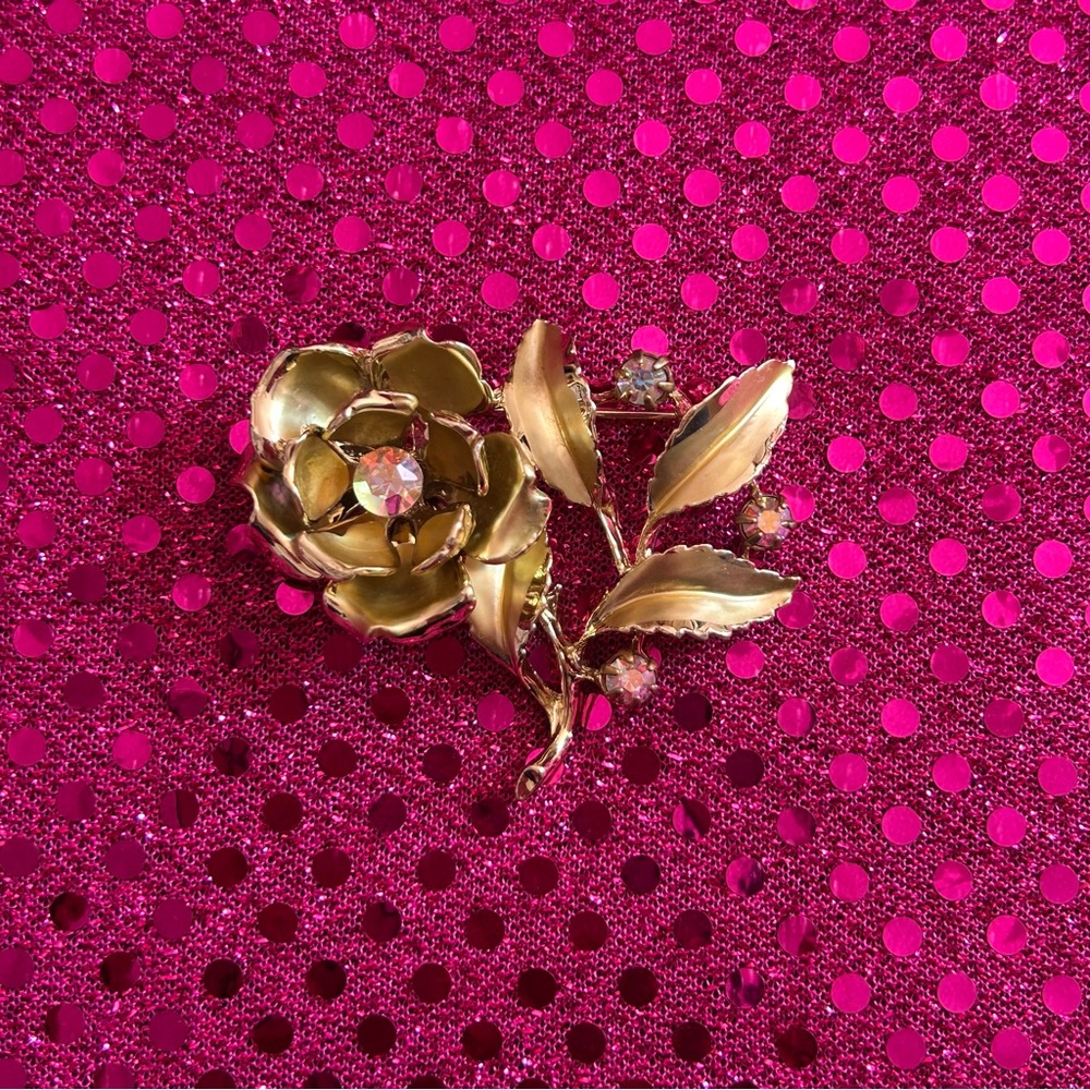 vintage 1960s/1970s gold colored rose brooch